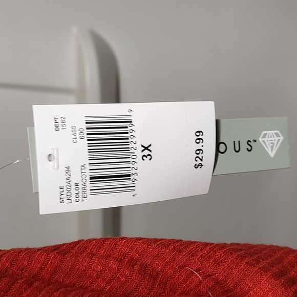 shirt - Picture 2 of 2